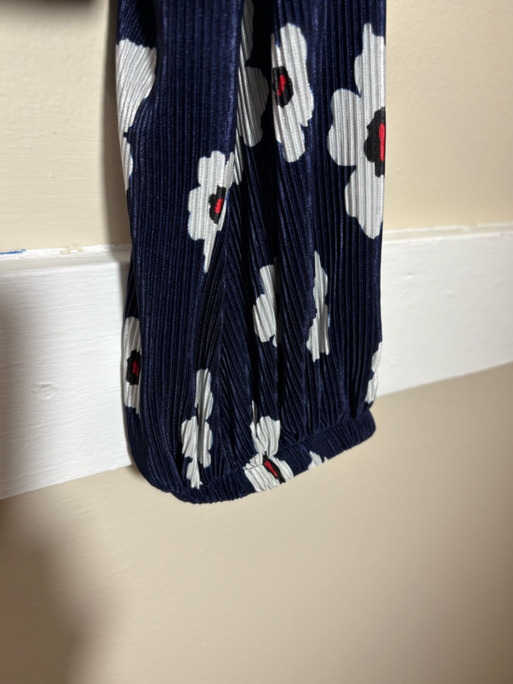 ASTR The Label Floral Wrap Crop Top Long Sleeve Navy White Paris Chic L - Picture 5 of 9